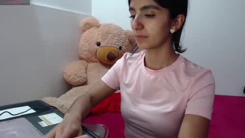 Anahi Browns online show from 14, 5, 2026