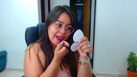 Snapshot of anaids_dam chatting on 11, 1, 2025 anaids online show from 11, 1, 2025