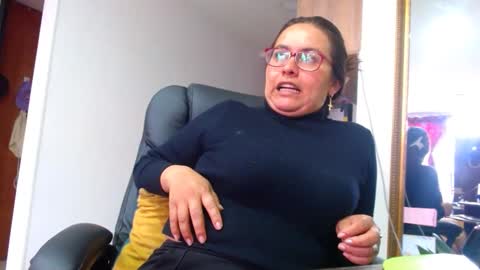 Snapshot of anaids_dam chatting on 11, 9, 2025 anaids online show from 11, 9, 2025