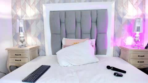   online show from 10, 1, 2025