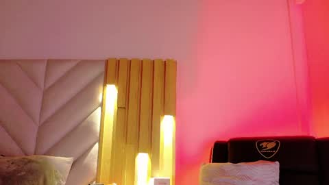 Anaise  online show from 13, 4, 2026