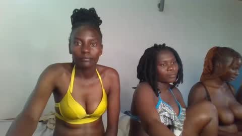 Snapshot of analeia_ chatting on 7, 1, 2025 Analeia online show from 7, 1, 2025