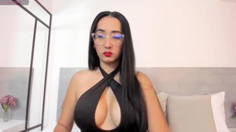 analiawhite online show from 6, 10, 2025