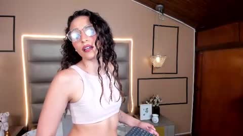 Snapshot of anamariam1 chatting on 14, 7, 2026 Ana Maria online show from 14, 7, 2026