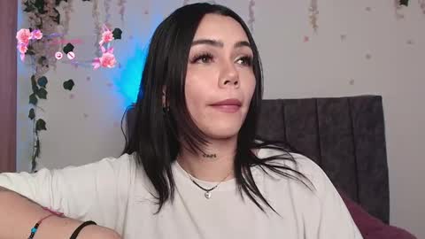 Snapshot of andra_rosse chatting on 14, 5, 2026 Andra de la Rosse online show from 14, 5, 2026