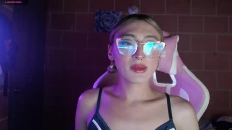 Snapshot of andrea_camila chatting on 20, 4, 2026 Andrea online show from 20, 4, 2026