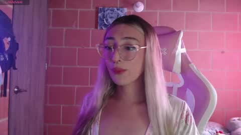 Snapshot of andrea_camila chatting on 21, 4, 2026 Andrea online show from 21, 4, 2026