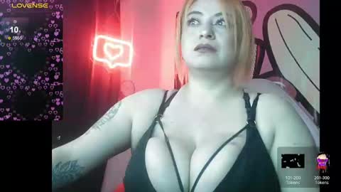 Snapshot of andrea_saenz_ chatting on 10, 1, 2025 online show from 10, 1, 2025