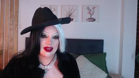 Snapshot of andrea_secret_ chatting on 8, 10, 2025 ANDREA online show from 8, 10, 2025