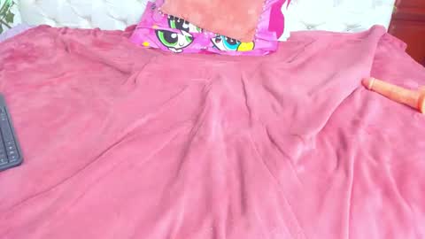 Naomi Andrea Daviss online show from 6, 2, 2026