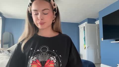 Snapshot of andreaelizabethxo chatting on 18, 9, 2025 Andrea Elizabeth online show from 18, 9, 2025