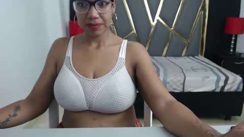 Snapshot of andrealopezxox chatting on 3, 8, 2026 ANDREA online show from 3, 8, 2026