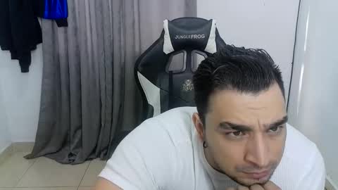 Snapshot of andres180950734 chatting on 12, 5, 2026 andres180950734 online show from 12, 5, 2026