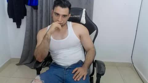 Snapshot of andres180950734 chatting on 13, 5, 2026 andres180950734 online show from 13, 5, 2026