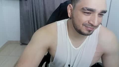 Snapshot of andres180950734 chatting on 19, 5, 2026 andres180950734 online show from 19, 5, 2026