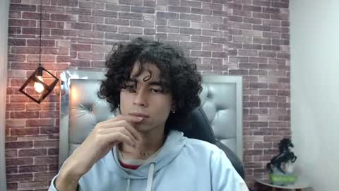 Snapshot of andres_ocasio chatting on 5, 3, 2025 andres_ocasio online show from 5, 3, 2025