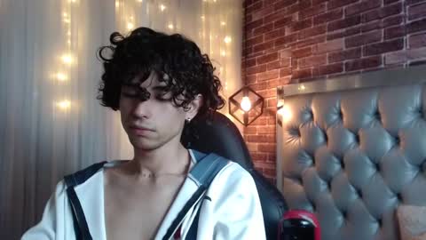 Snapshot of andres_ocasio chatting on 8, 3, 2025 andres_ocasio online show from 8, 3, 2025