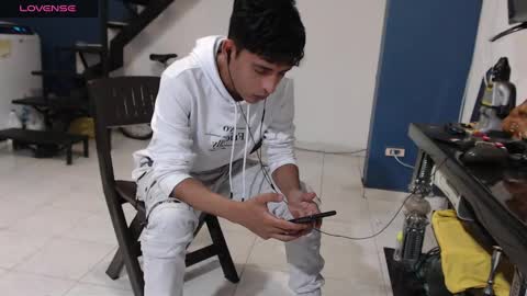 Snapshot of andressdean chatting on 7, 12, 2024 Andres Dean online show from 7, 12, 2024