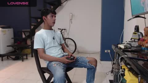 Snapshot of andressdean chatting on 1, 2, 2025 Andres Dean online show from 1, 2, 2025