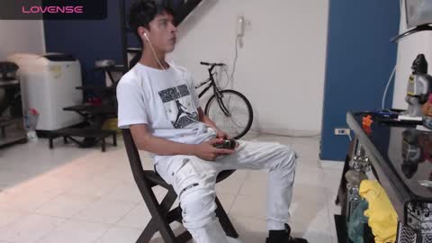 Snapshot of andressdean chatting on 8, 2, 2025 Andres Dean online show from 8, 2, 2025