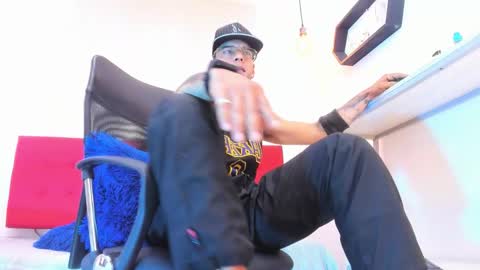   online show from 1, 12, 2025