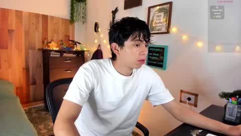 andy_guez_11 online show from 18, 1, 2025
