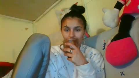 Snapshot of ang3l_black chatting on 6, 10, 2025 andr33a online show from 6, 10, 2025