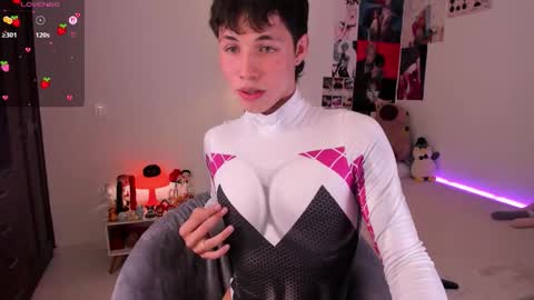 Snapshot of angel_bless19 chatting on 10, 10, 2025 Angel help me with 100 thumbs up online show from 10, 10, 2025