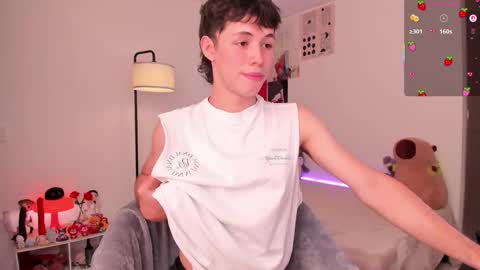 Snapshot of angel_bless19 chatting on 30, 10, 2025 Angel help me with 100 thumbs up online show from 30, 10, 2025