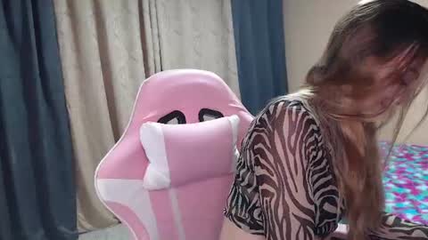 Snapshot of angel_girl10 chatting on 19, 6, 2026 Angel Girl online show from 19, 6, 2026