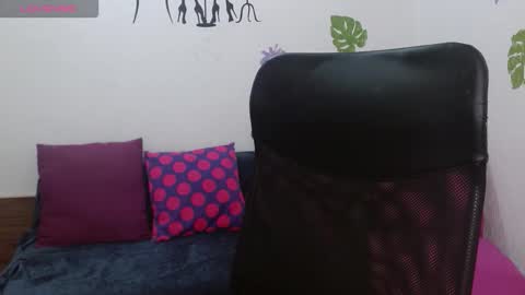 Snapshot of angel_naye chatting on 5, 1, 2026 Nayely and Angel online show from 5, 1, 2026