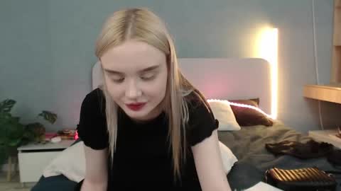 Snapshot of angel_share chatting on 6, 5, 2026 Angela online show from 6, 5, 2026