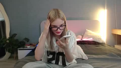 Snapshot of angel_share chatting on 27, 5, 2026 Angela online show from 27, 5, 2026