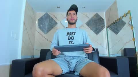 angel_villareal_ online show from 1, 2, 2026