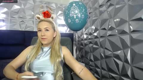 Snapshot of angel_white25 chatting on 20, 12, 2025 Angel online show from 20, 12, 2025