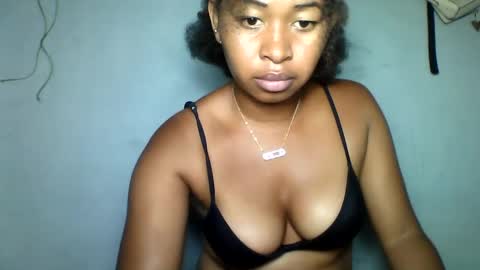 Snapshot of angela0112 chatting on 4, 2, 2025 angela0112 online show from 4, 2, 2025