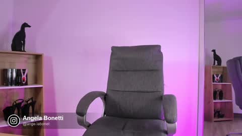 Snapshot of angela_bonetti chatting on 7, 3, 2025 Angela Bonetti online show from 7, 3, 2025