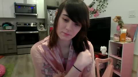 Snapshot of angelalice555 chatting on 4, 10, 2025 angelalice555 online show from 4, 10, 2025
