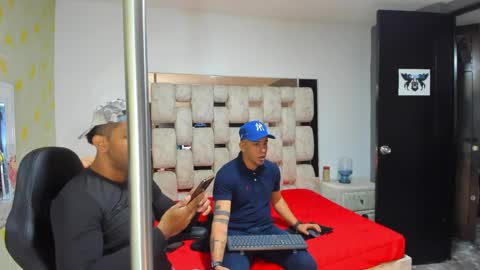 Snapshot of angelandchris chatting on 10, 9, 2025 Angel And Cris online show from 10, 9, 2025