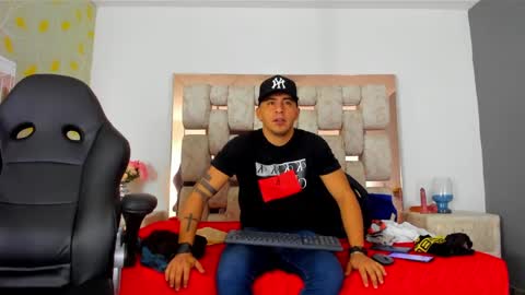Snapshot of angelandchris chatting on 17, 9, 2025 Angel And Cris online show from 17, 9, 2025