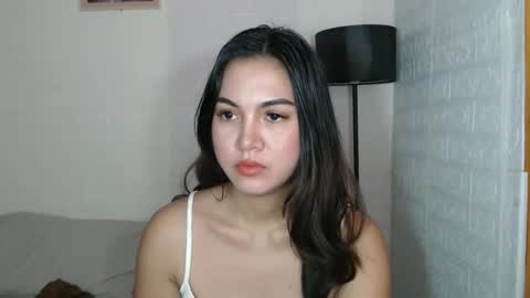 Snapshot of angelavida chatting on 18, 9, 2025 angel- i am new here please do understand that i only get naked on private room thank you online show from 18, 9, 2025