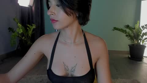 Snapshot of angelbae_ chatting on 12, 1, 2025 AngelBae online show from 12, 1, 2025