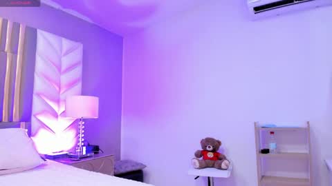 Snapshot of angelblue__ chatting on 7, 6, 2026 angelblue online show from 7, 6, 2026