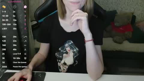 Snapshot of angelcute32 chatting on 20, 10, 2025 AngelCute32 online show from 20, 10, 2025