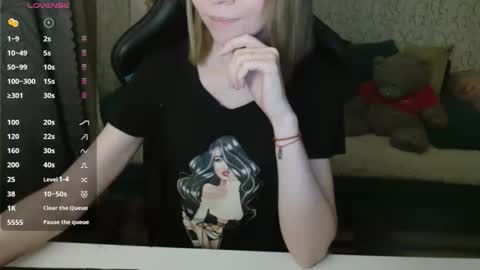 Snapshot of angelcute32 chatting on 26, 10, 2025 AngelCute32 online show from 26, 10, 2025