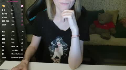 Snapshot of angelcute32 chatting on 12, 11, 2025 AngelCute32 online show from 12, 11, 2025