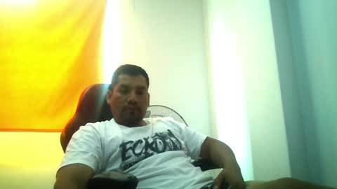 Snapshot of angeldavid90 chatting on 1, 4, 2026 angeldavid90 online show from 1, 4, 2026