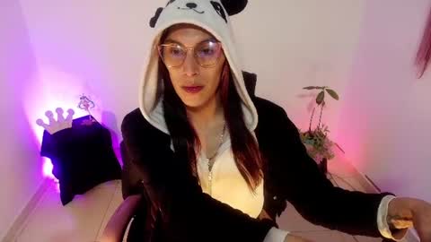 Snapshot of angele_johnson chatting on 17, 7, 2026 angele online show from 17, 7, 2026