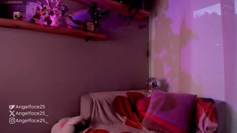 Snapshot of angelface25_ chatting on 3, 10, 2025 . online show from 3, 10, 2025