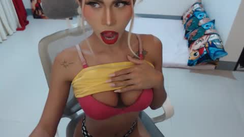 DIVINE ANGEL online show from 15, 1, 2026